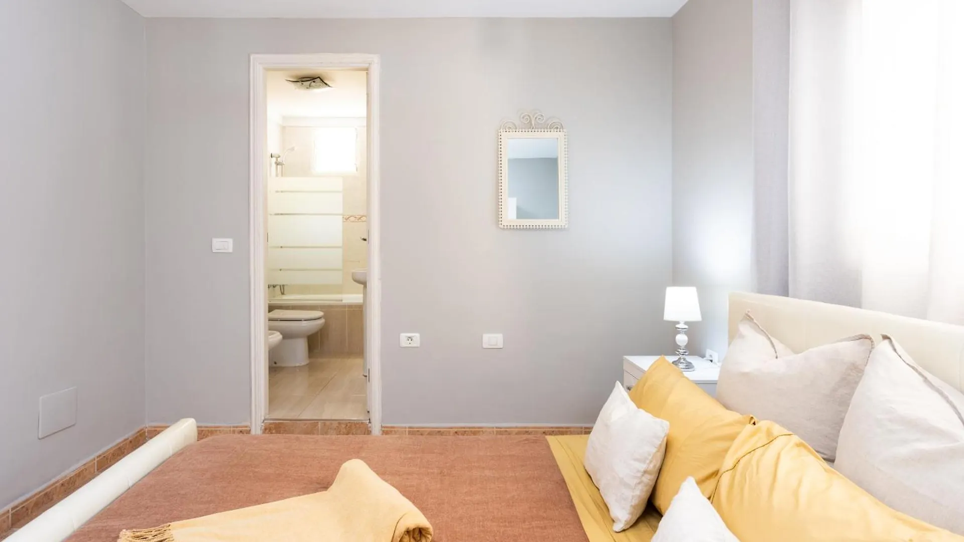 Luxurious Villa 1,5 Kilometers From Costa Adeje