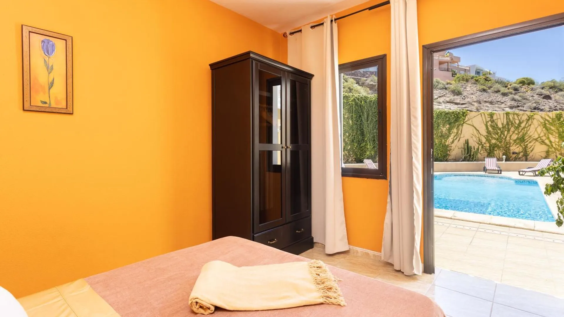 Luxurious Villa 1,5 Kilometers From Costa Adeje  Costa Adeje (Tenerife)