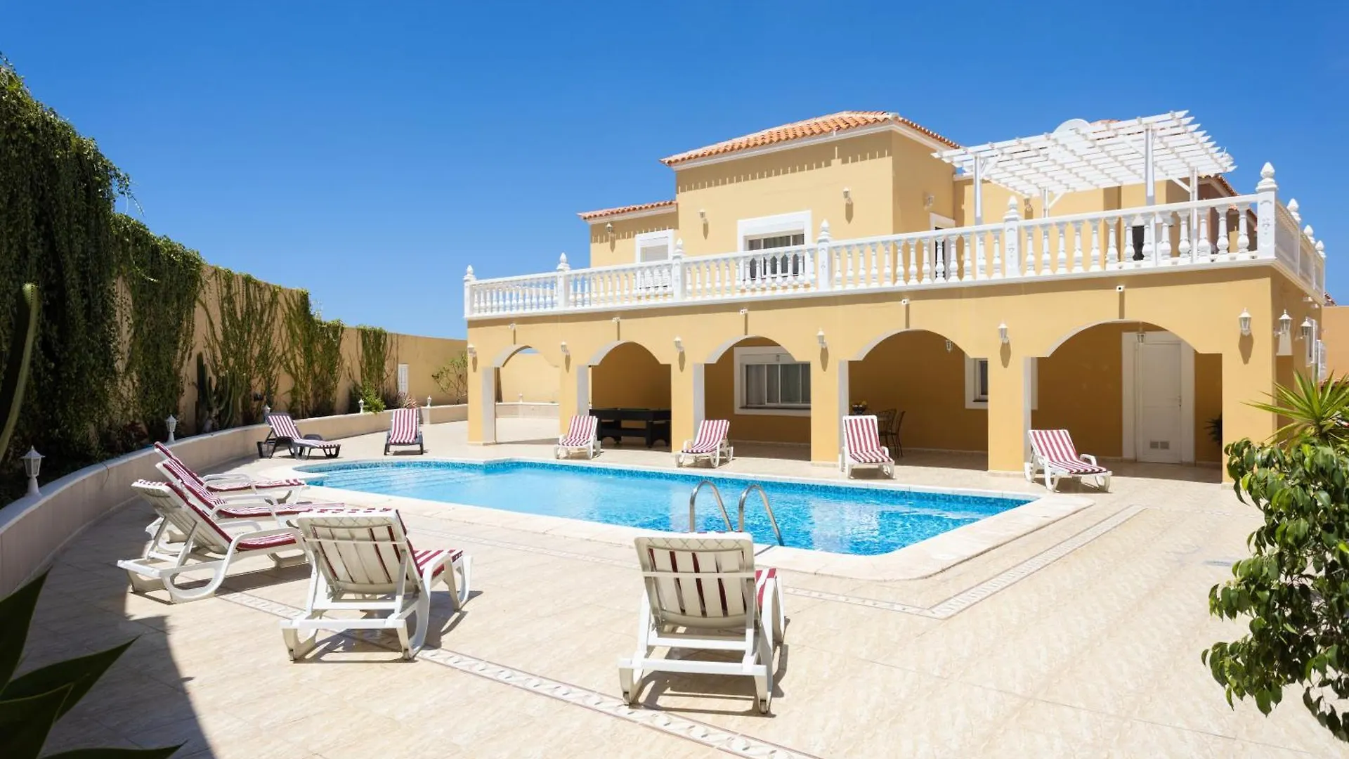 Luxurious Villa 1,5 Kilometers From Costa Adeje