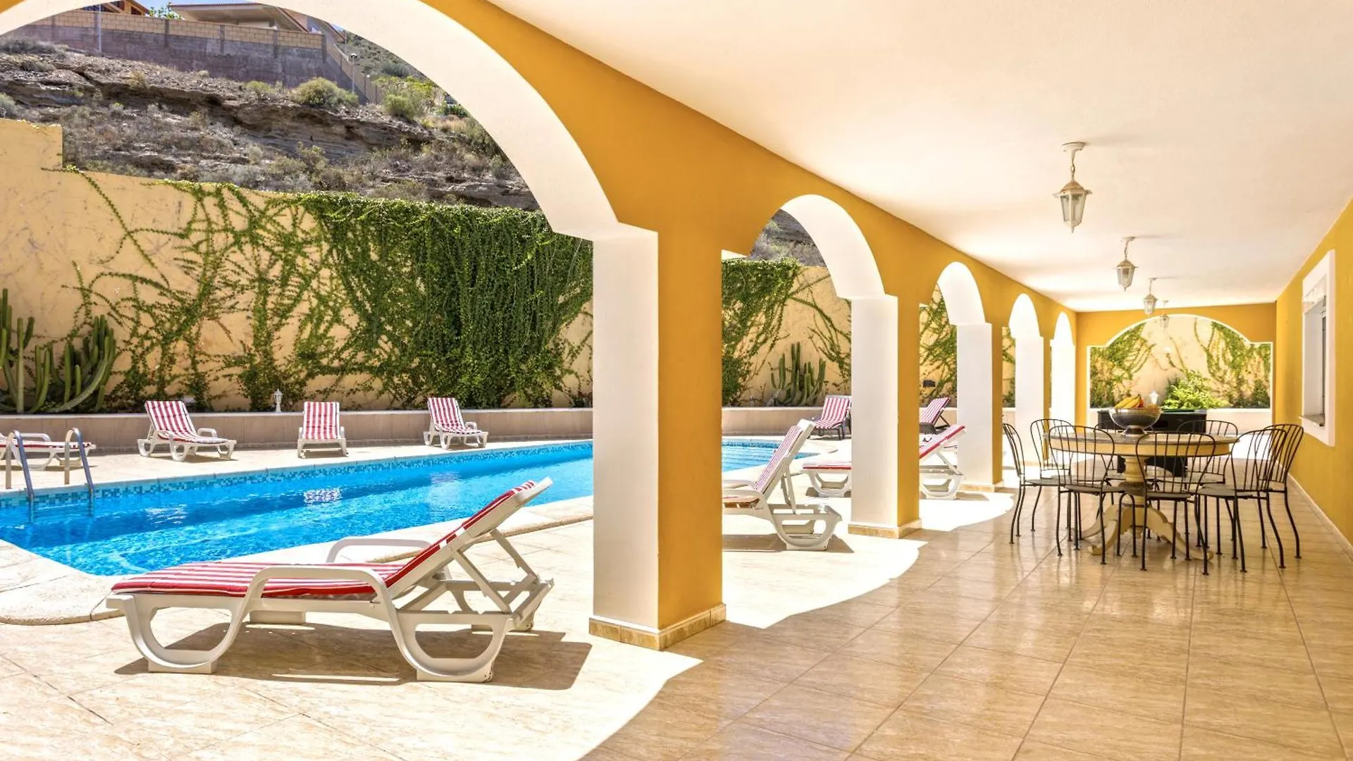 Luxurious Villa 1,5 Kilometers From Costa Adeje