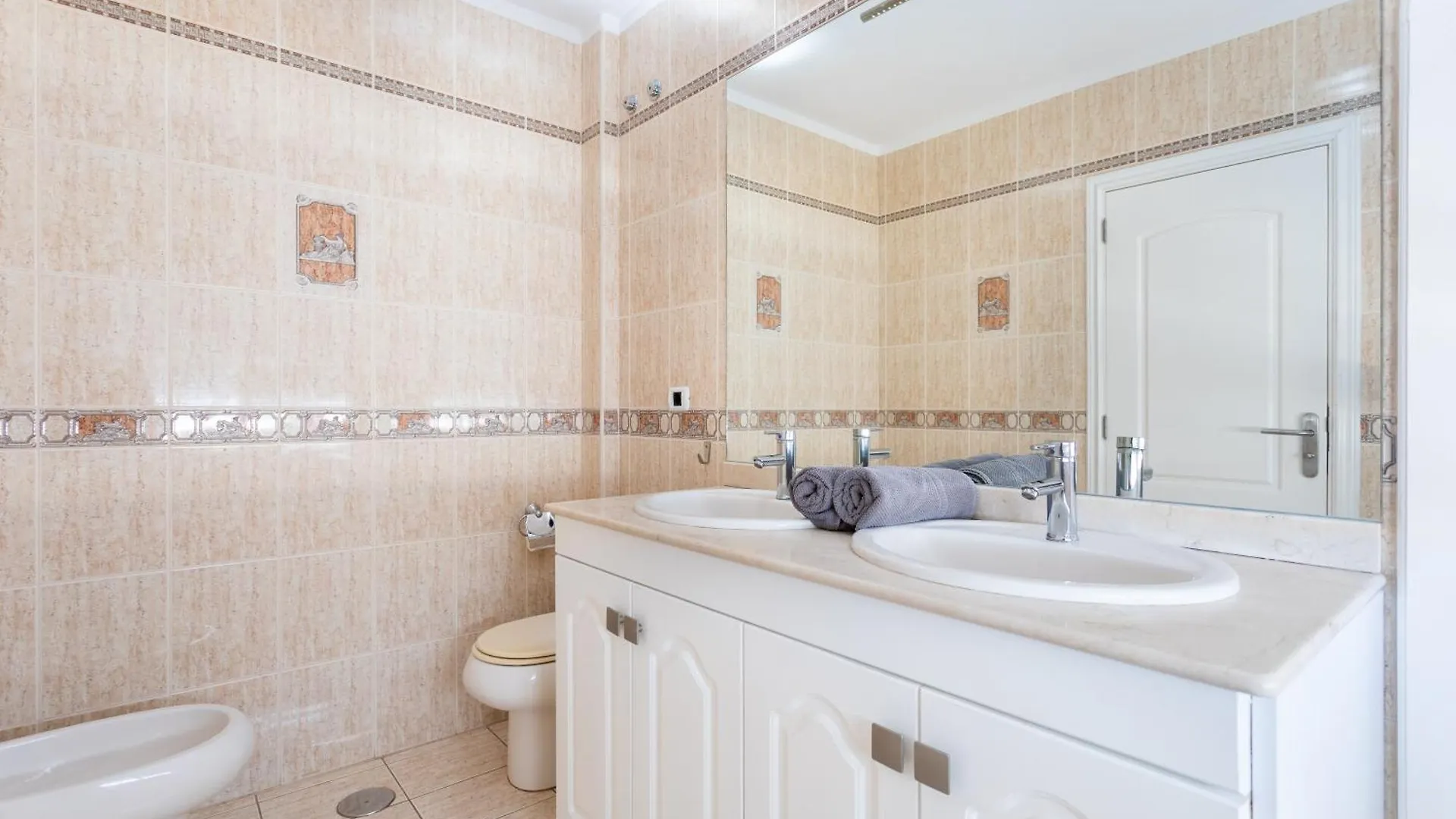 Luxurious Villa 1,5 Kilometers From Costa Adeje Spagna