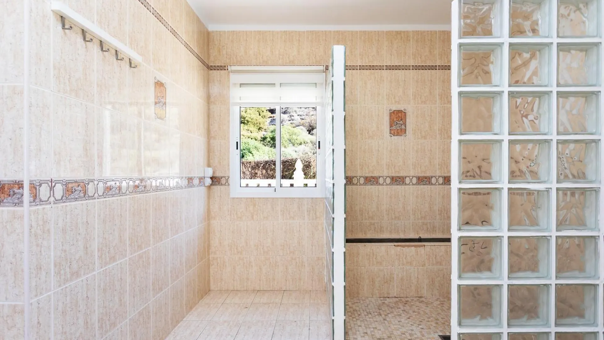 Luxurious Villa 1,5 Kilometers From Costa Adeje